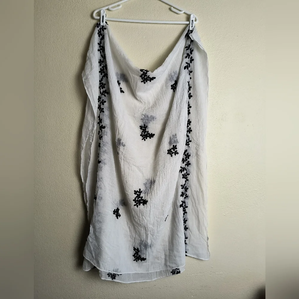 Elegant Black and White Floral Embroidery Scarf